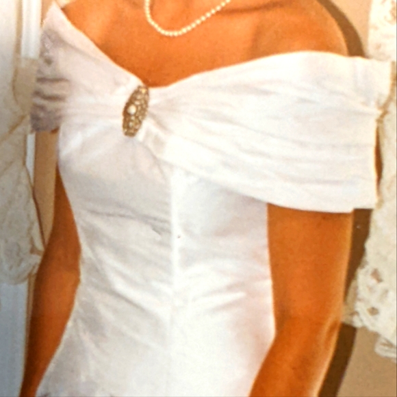 Silk Wedding Gown Alfred Angelo Peplum Sweetheart Neckline Detachable Train - Picture 12 of 17